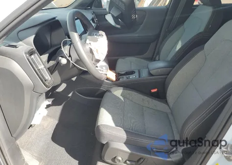 2024 Volvo Xc40 Core z USA, uszkodzony, nr VIN YV4L12UK1R2206170